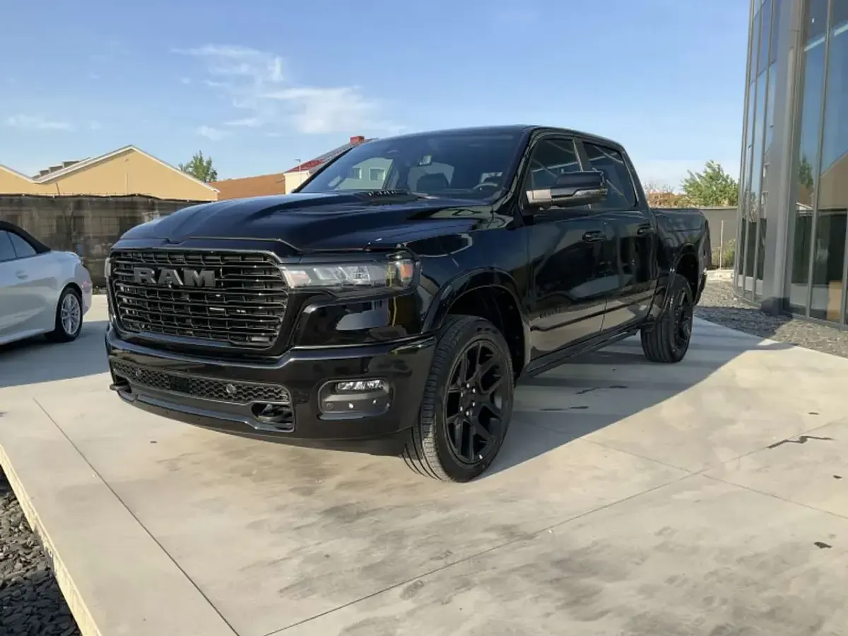 Nuova RAM 1500 419 CV (308 kW) 2025 Nero Pick-up