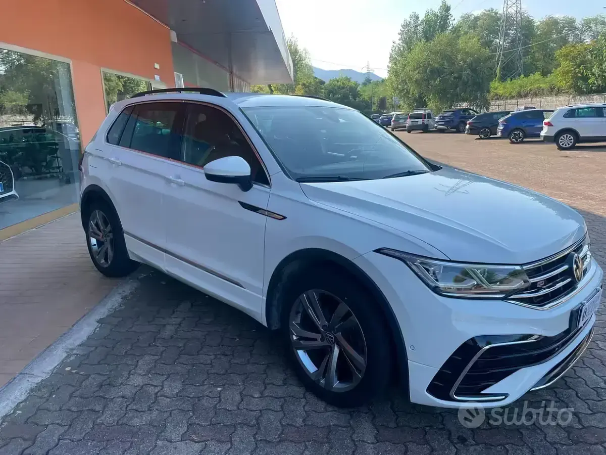 Usata VW Tiguan R-line 150 CV (110 kW) 2023 Bianco SUV