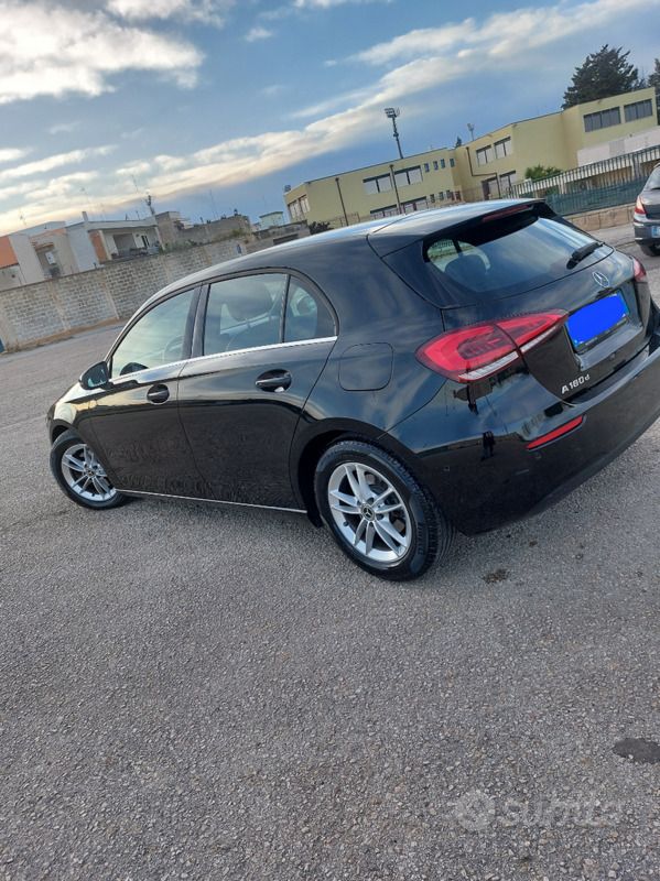 Nero Usata 2020 Mercedes A180 Premium Tre volumi | 22.000 € (Super prezzo) - Immagine 1/4