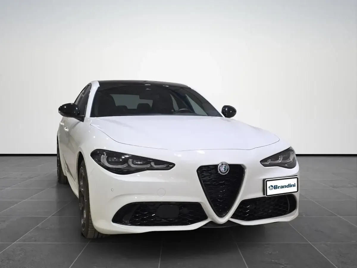 Gebraucht Alfa Romeo Giulia Competizione 211 PS (155 kW) 2024 Weiß Limousine