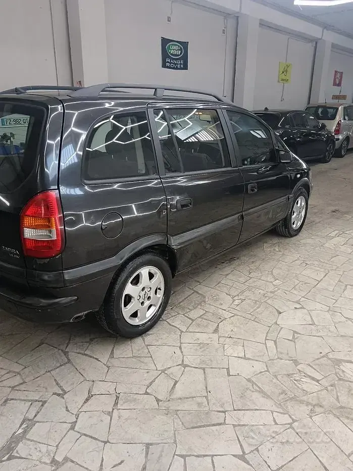 Usata Opel Zafira 101 CV (74 kW) 1999 Nero Monovolume