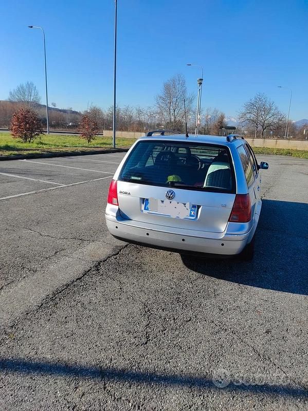 Usado VW Bora 105 CV (77 kW) 2002 Gris Familiar