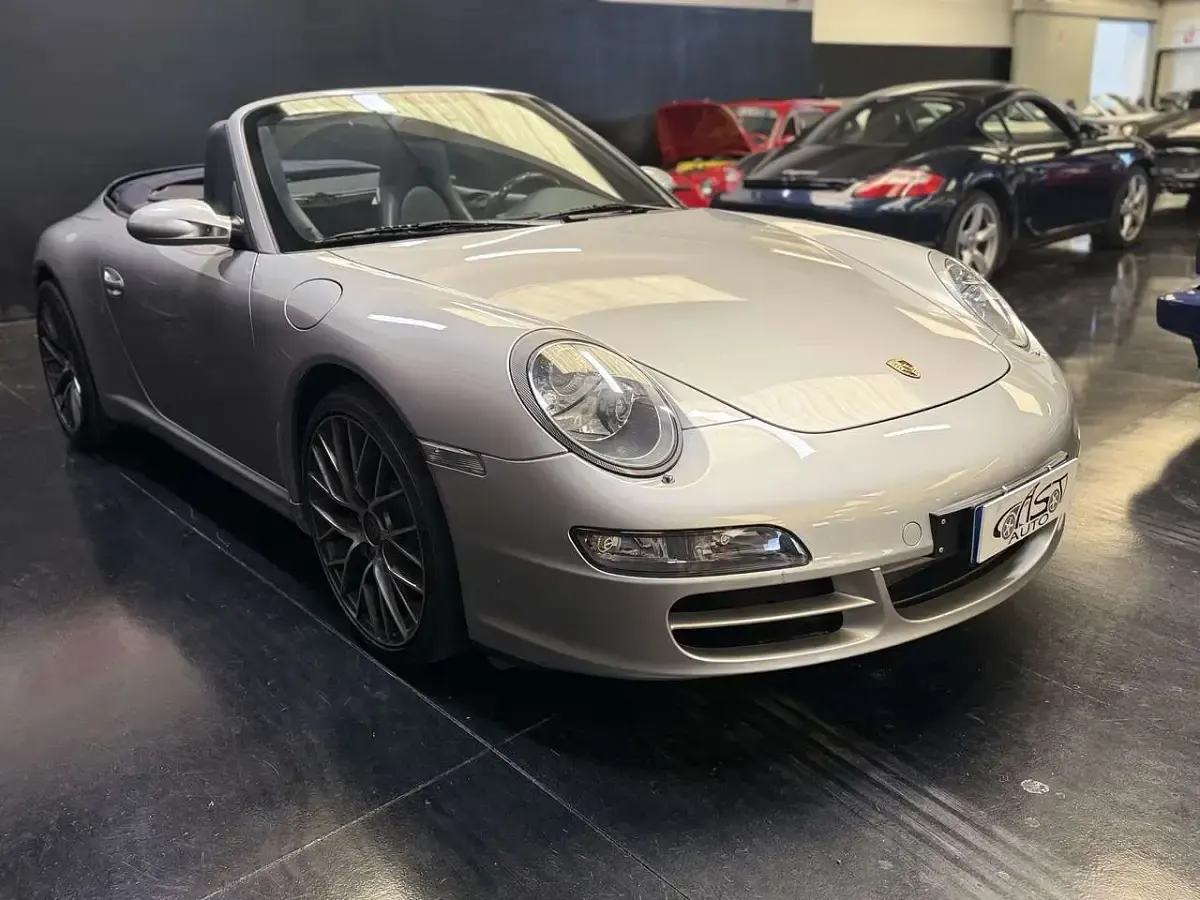 Usata Porsche 911 Carrera Cabriolet 325 CV (239 kW) 2006 Argento Cabrio