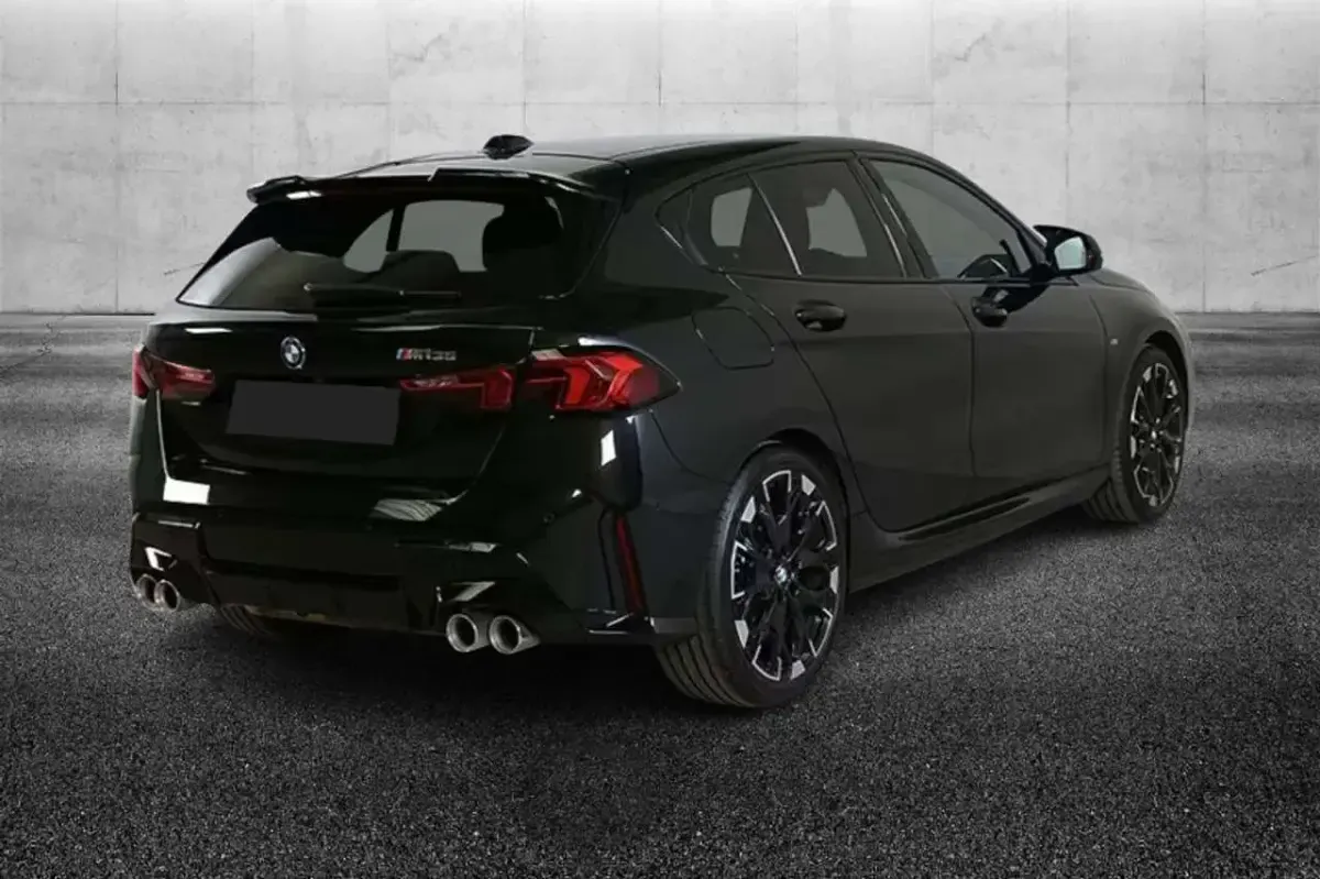 Usata BMW M135 M Sport 300 CV (220 kW) 2025 Nero Utilitaria