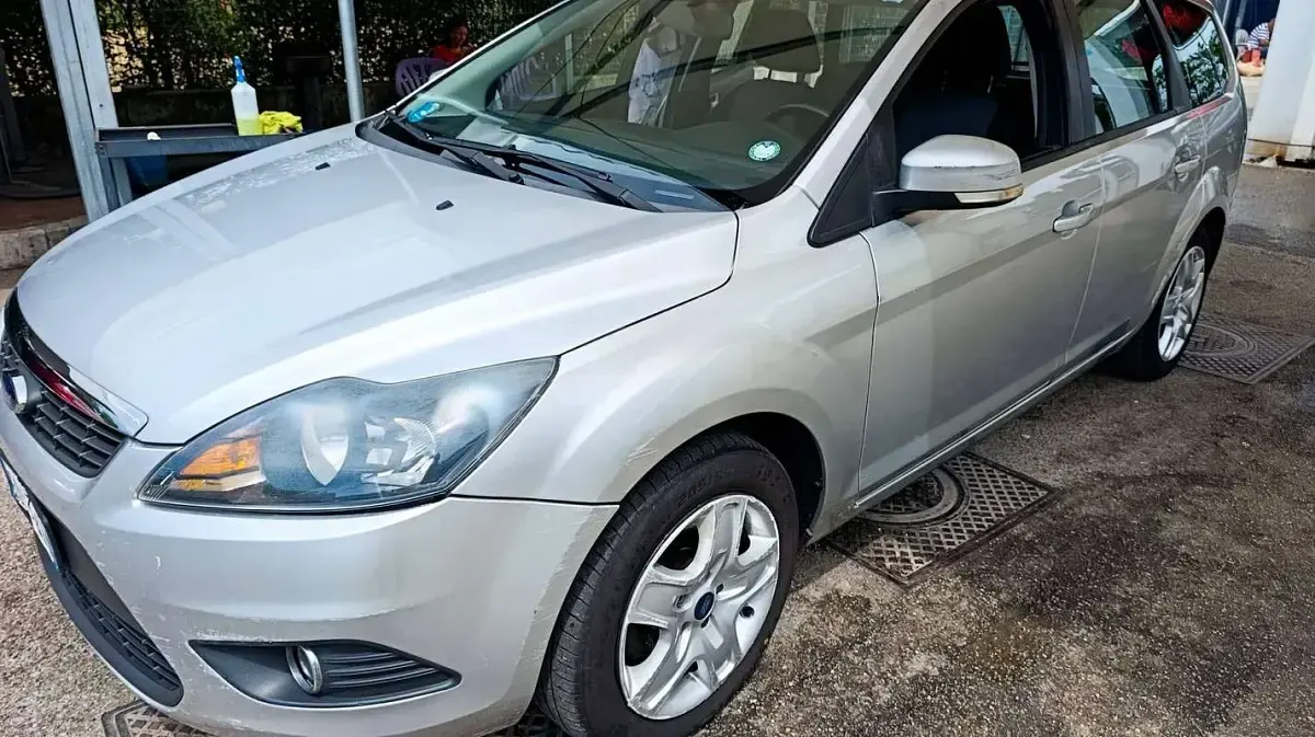 Usata Ford Focus Style 109 CV (80 kW) 2010 Argento Station wagon