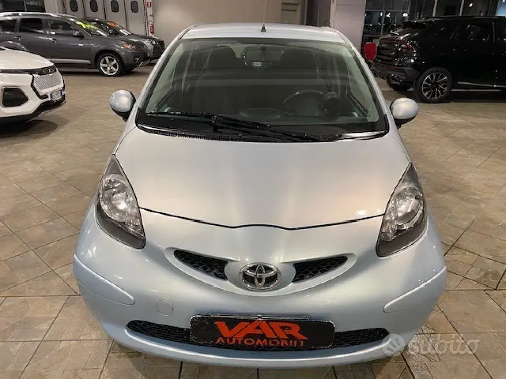 Usata Toyota Aygo 68 CV (50 kW) 2006 Azzurro Utilitaria