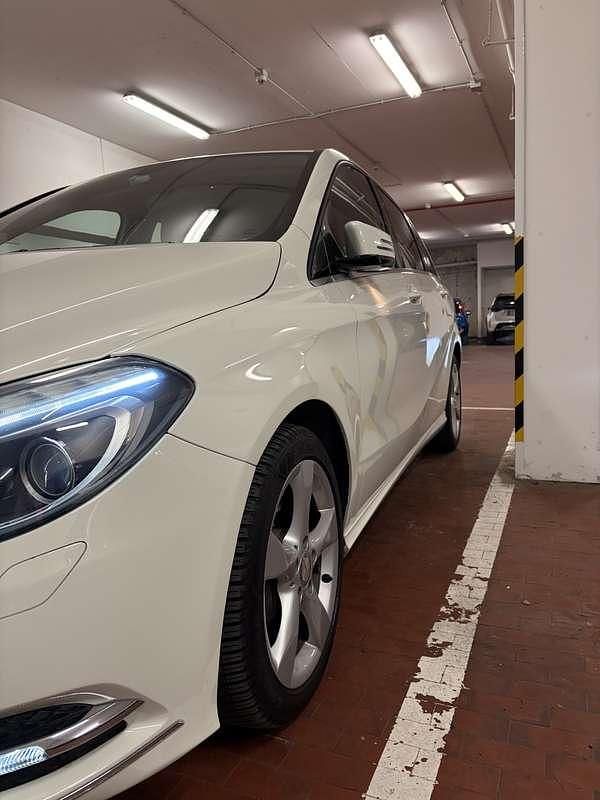 Usata Mercedes B180 Premium 116 CV (85 kW) 2013 Bianco Utilitaria