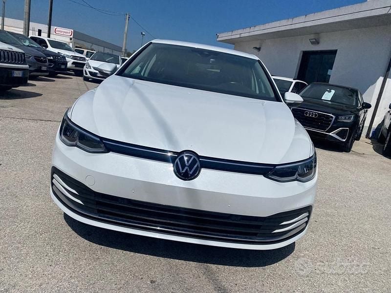 Usata VW Golf VII Active 116 CV (85 kW) 2021 Bianco Utilitaria