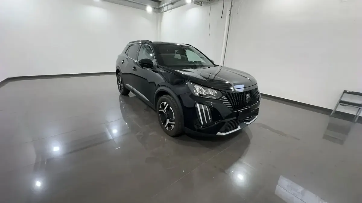 Usata Peugeot 2008 Allure 101 CV (74 kW) 2025 Bianca SUV
