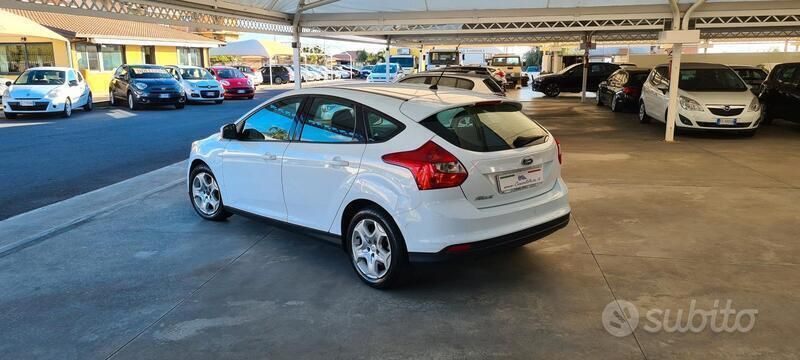 Usata Ford Focus 116 CV (85 kW) 2012 Bianco Berlina