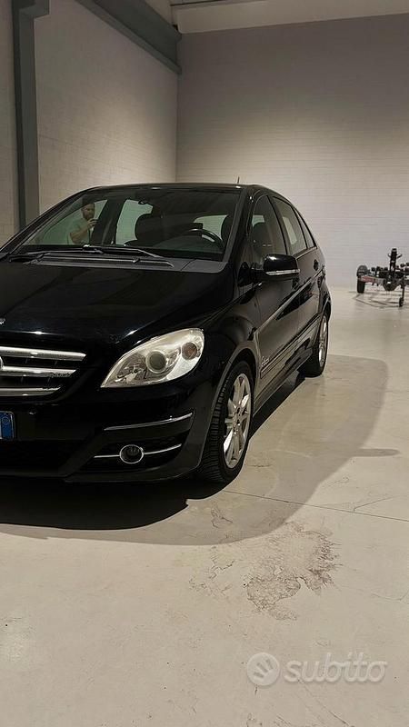 Begagnad Mercedes B200 140 HK (102 kW) 2008 Svart Minibuss