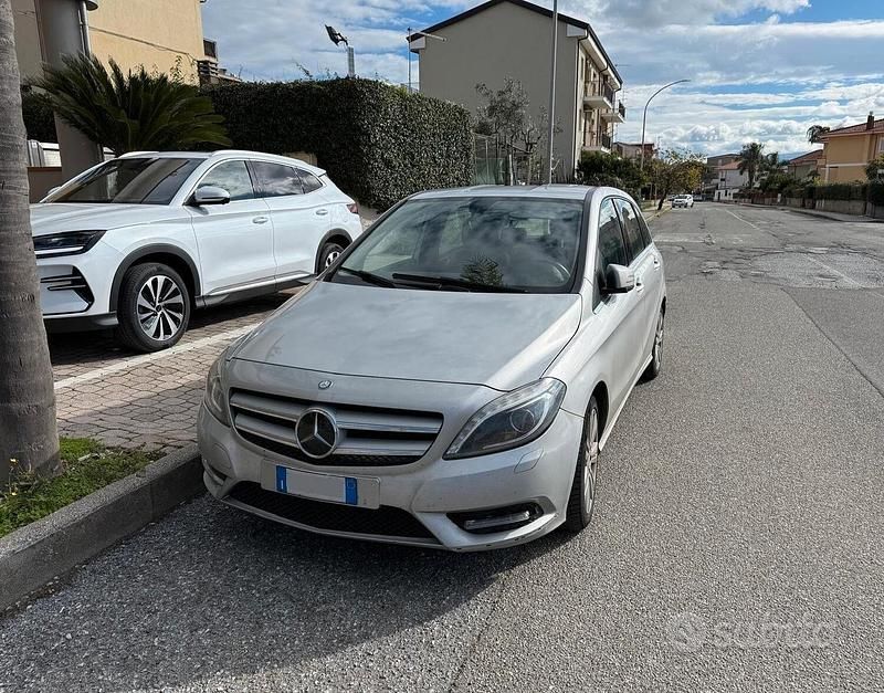 Usata Mercedes B200 Premium 156 CV (114 kW) 2014 Grigio Monovolume