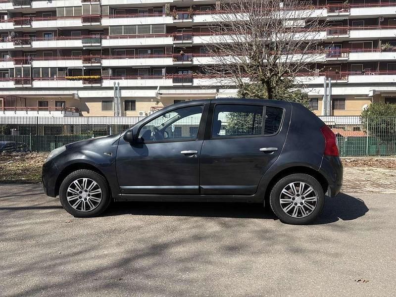 Usata Dacia Sandero Ambiance 75 CV (55 kW) 2010 Berlina