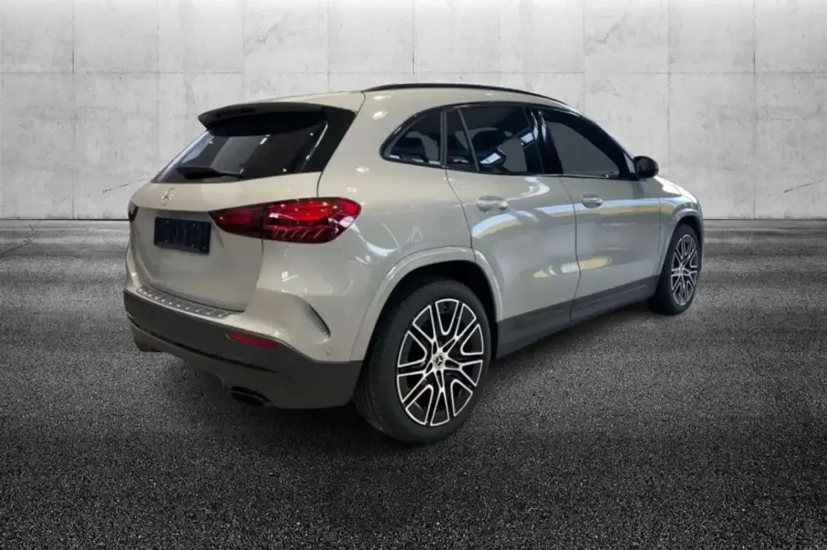 Usata Mercedes GLA200 AMG Line Premium 150 CV (110 kW) 2025 Grigio SUV