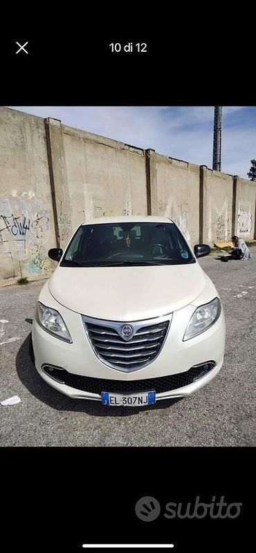Usata Lancia Ypsilon 95 CV (69 kW) 2011 Bianco Utilitaria