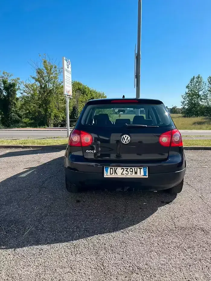 Usata VW Golf V 115 CV (84 kW) 2007 Nero Utilitaria