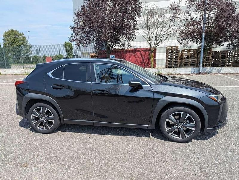 Usata Lexus UX 250h Luxury Line 184 CV (135 kW) 2019 Nero SUV