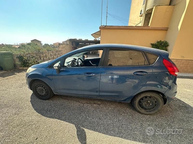 Usata Ford Fiesta Titanium 68 CV (50 kW) 2009 Blu Utilitaria