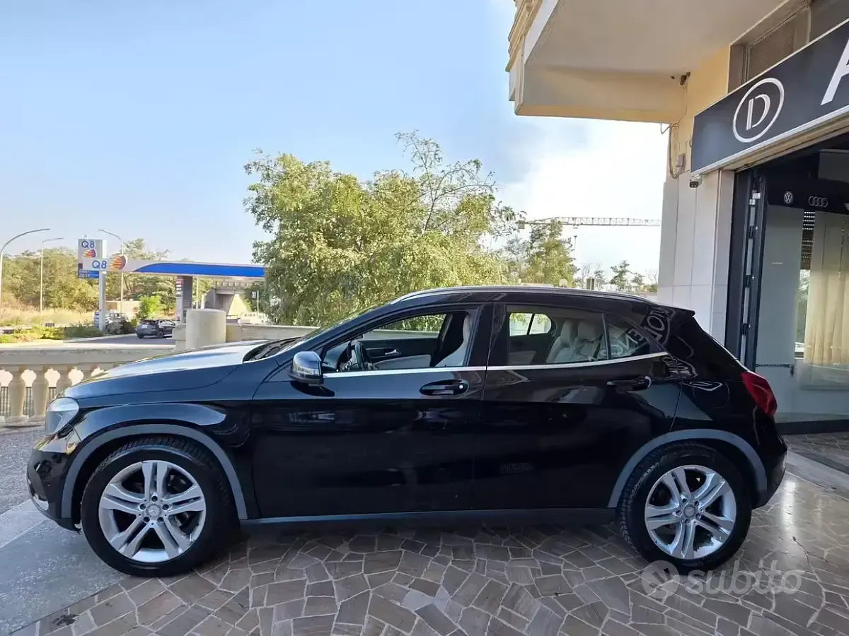 Usata Mercedes GLA200 136 CV (100 kW) 2015 Nero SUV