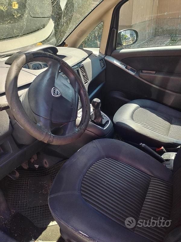 Usata Lancia Musa 69 CV (50 kW) 2010 Grigio Monovolume