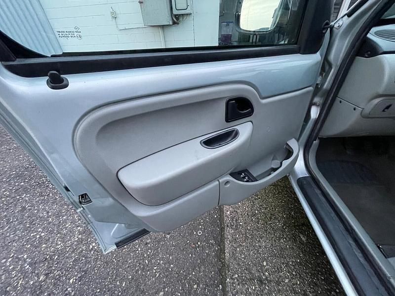 Usata Renault Kangoo Dynamique 90 CV (66 kW) 2008 Argento Monovolume