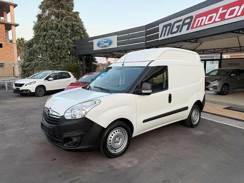 Bianco pastello Usata 2017 Opel Combo Monovolume | 7300 € (Ottimo prezzo) - Immagine 1/4