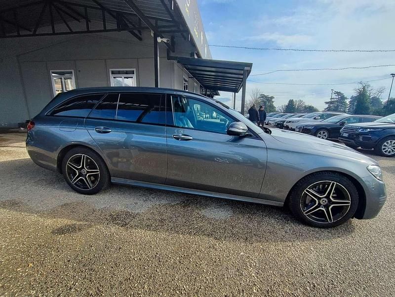 Usata Mercedes E220 Premium Plus 200 CV (147 kW) 2022 Grigio Station wagon