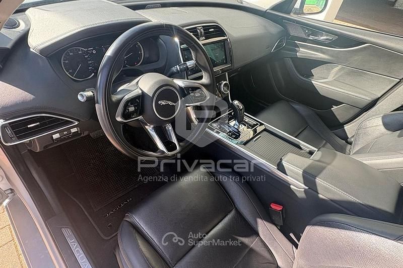 Usata Jaguar XE SE 250 CV (183 kW) 2023 Gray Berlina