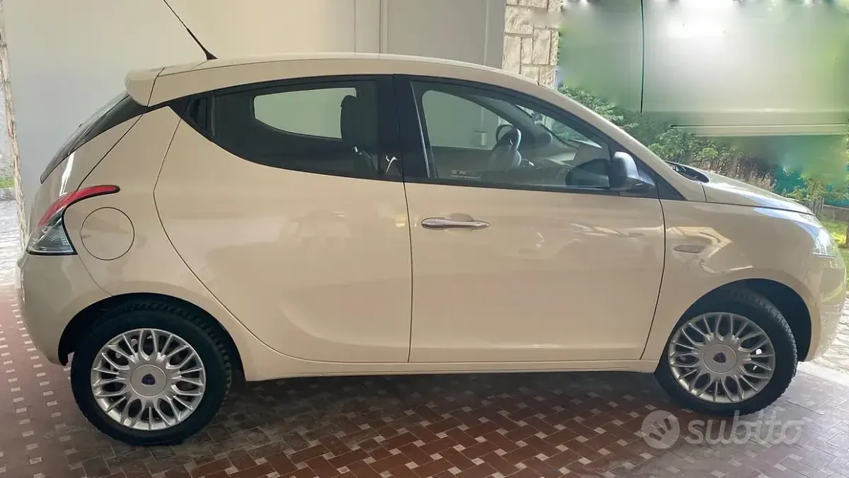 Usata Lancia Ypsilon 69 CV (50 kW) 2016 Utilitaria