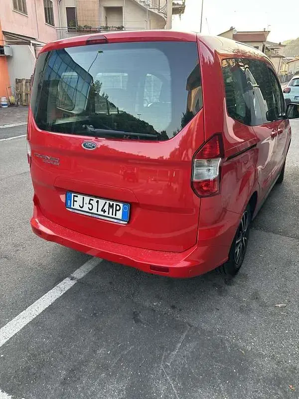 Usata Ford Courier 75 CV (55 kW) 2017 Rosso Monovolume