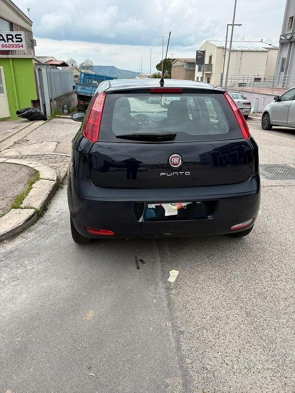 Usata Fiat Punto Young 75 CV (55 kW) 2015 Utilitaria