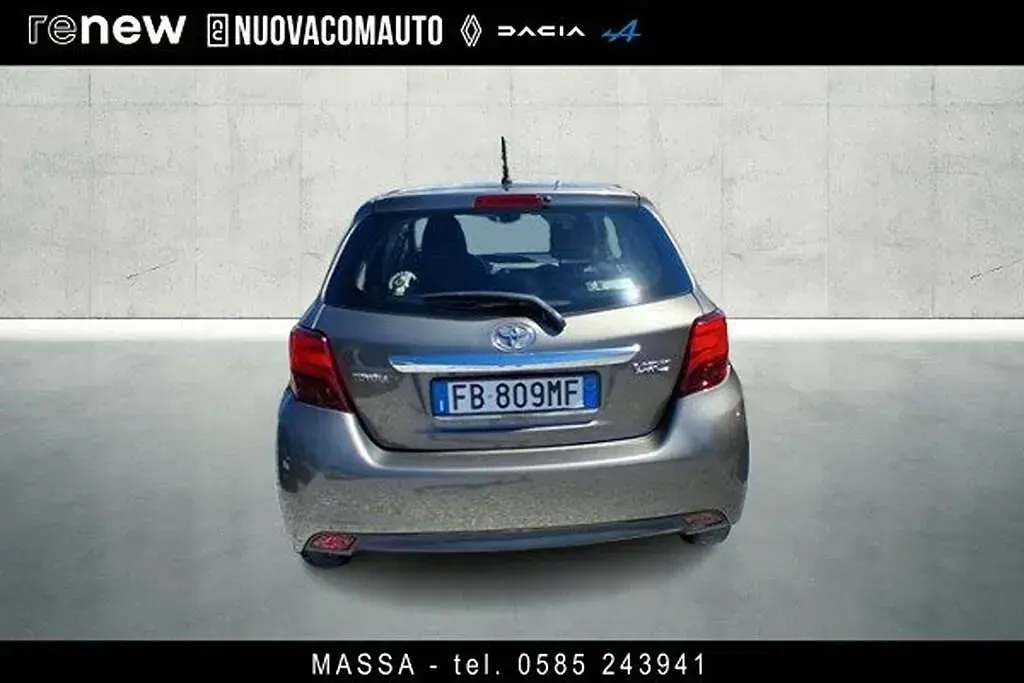 Usata Toyota Yaris Active 69 CV (50 kW) 2016 Grigio Berlina