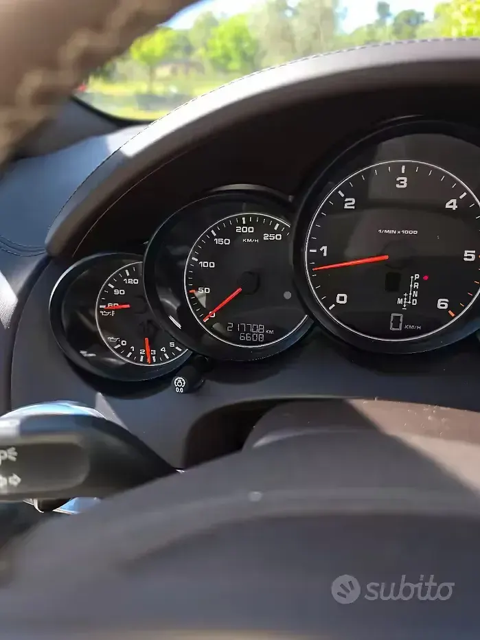 Usata Porsche Cayenne 245 CV (180 kW) 2012 Grigio SUV