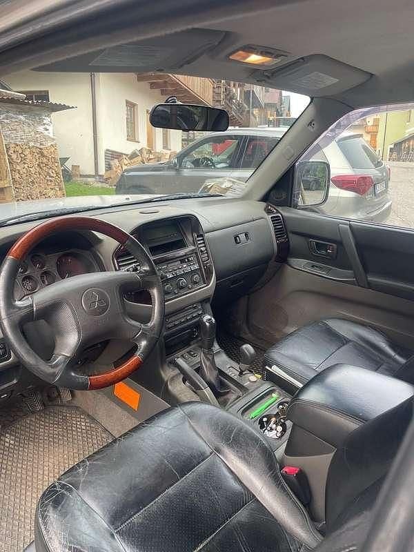 Usata Mitsubishi Pajero 160 CV (117 kW) 2001 Grigio SUV