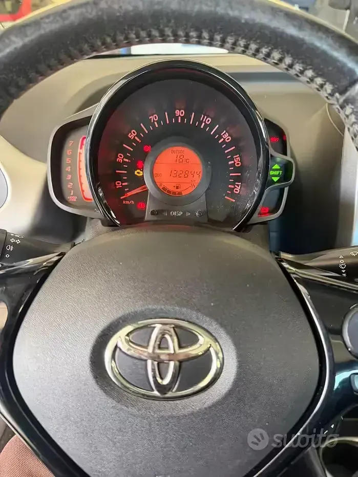 Usata Toyota Aygo 69 CV (50 kW) 2016 Bianco Utilitaria