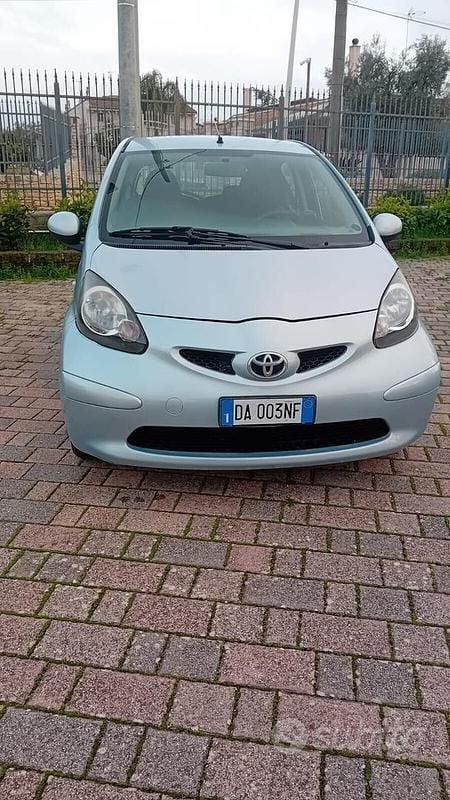 Usata Toyota Aygo Sol 67 CV (49 kW) 2006 Grigio Utilitaria