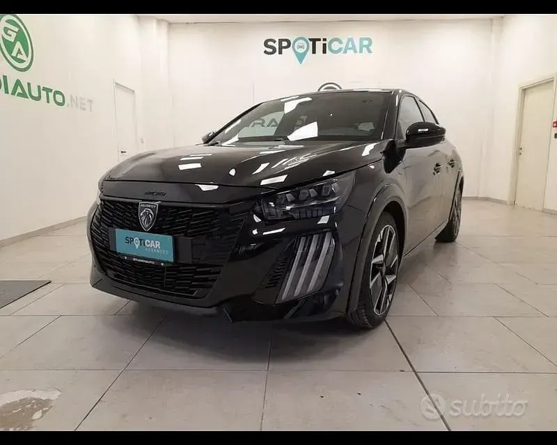 Usata Peugeot 208 GT 101 CV (74 kW) 2024 Nero Utilitaria