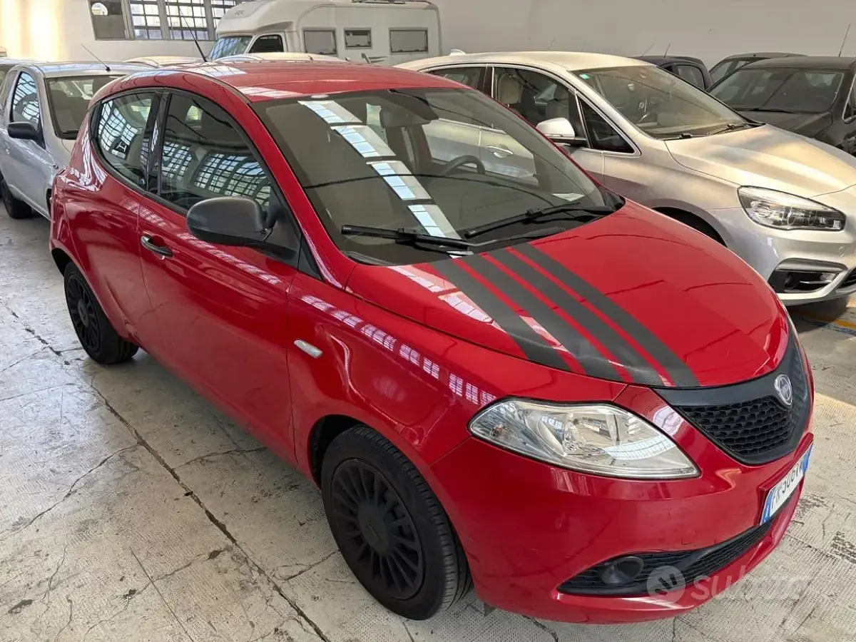 Usata Lancia Ypsilon S 69 CV (50 kW) 2018 Rosso Utilitaria