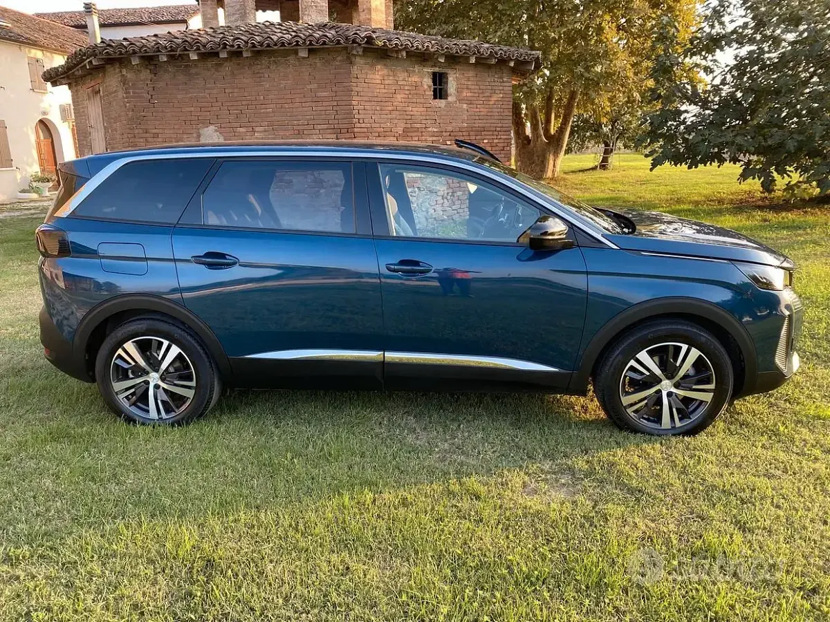 Usata Peugeot 5008 131 CV (96 kW) 2022 Blu SUV