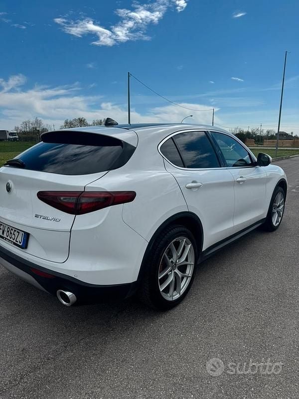 Usata Alfa Romeo Stelvio Lusso 210 CV (154 kW) 2019 Bianco SUV