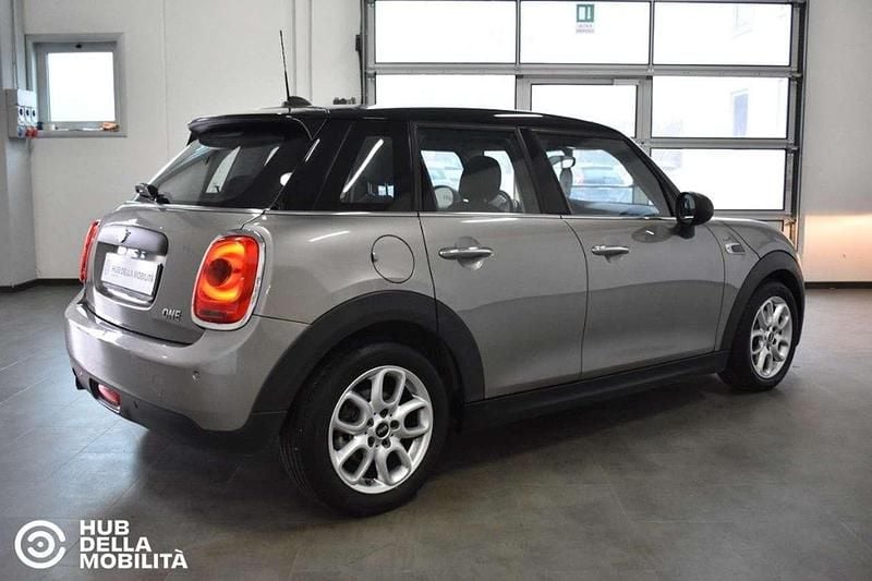 Usata Mini ONE 75 CV (55 kW) 2018 Grigio Utilitaria