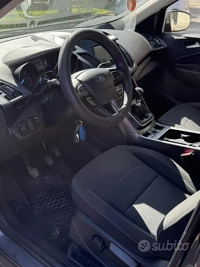 Usata Ford Kuga 120 CV (88 kW) 2018 Grigio SUV