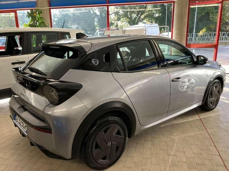 Usata Lancia Ypsilon 101 CV (74 kW) 2025 Grigio metallizzato Utilitaria