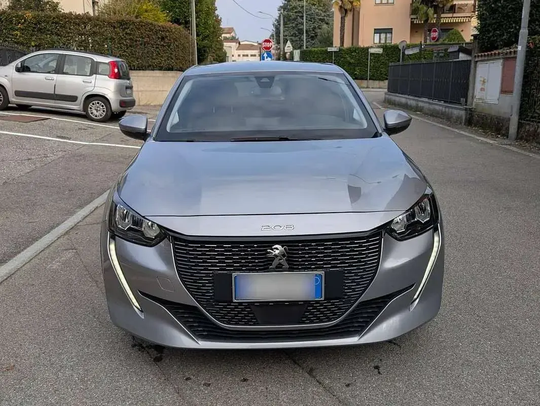 Usata Peugeot e-208 Allure 56 kW (77 CV) 2021 Grigio Utilitaria