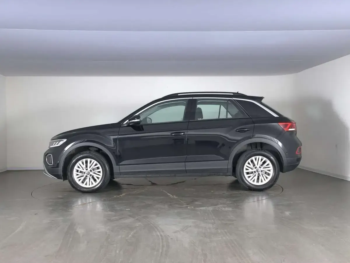 Usata VW T-Roc Life 116 CV (85 kW) 2025 Deep black perlato SUV