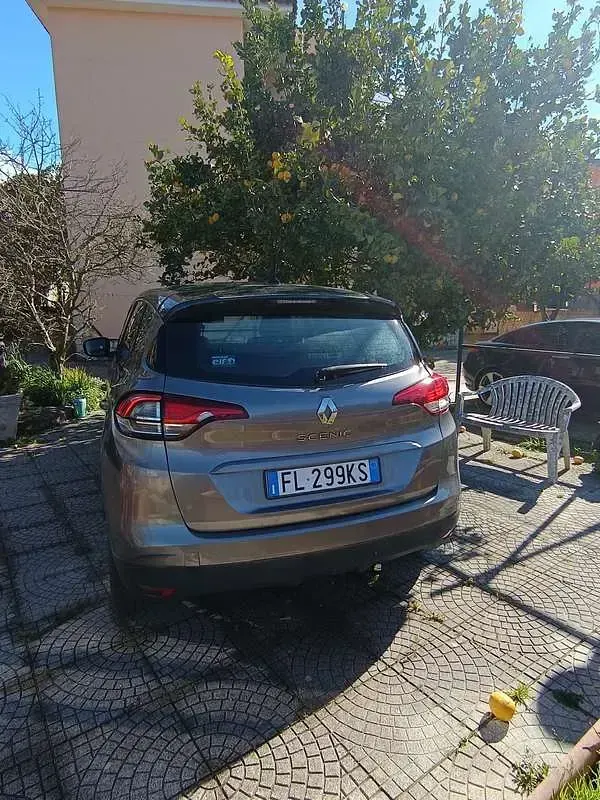 Usata Renault Scénic IV 110 CV (80 kW) 2018 Grigio Monovolume