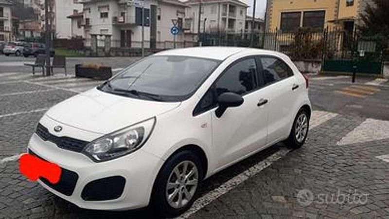 Bianco Usata 2012 Kia Rio EX Berlina | 7500 € (Buon prezzo) - Immagine 1/4