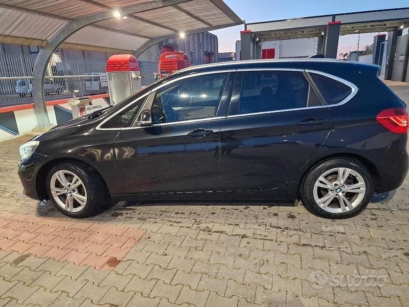 Usata BMW 218 150 CV (110 kW) 2017 Nero Monovolume