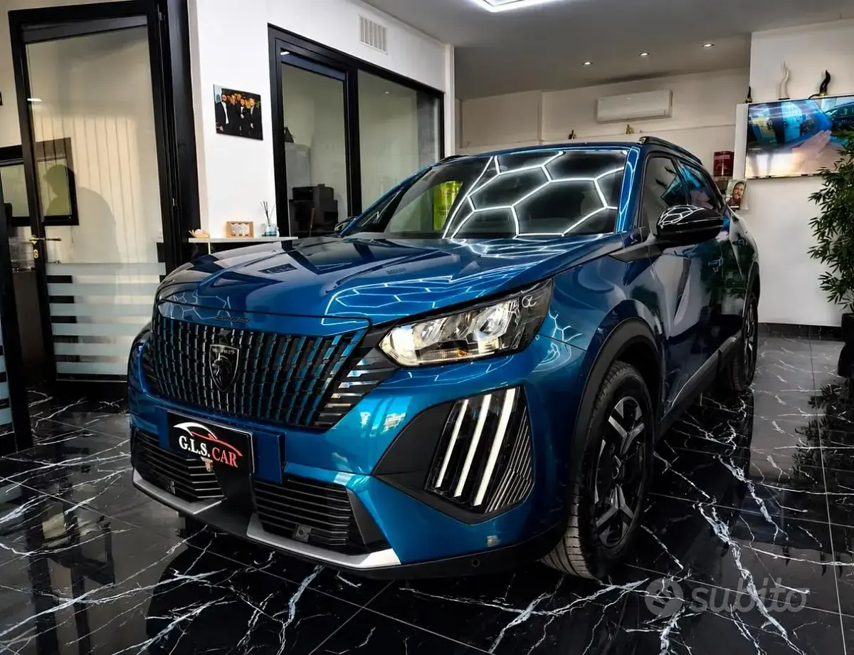 Usata Peugeot 2008 Allure 101 CV (74 kW) 2025 Bluazzurro SUV