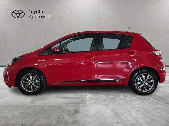 Usata Toyota Yaris Hybrid Active 100 CV (73 kW) 2017 Rosso Berlina